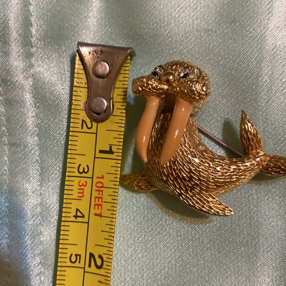 Vintage JOMAZ walrus with rhinestone brooch - Picture 7 of 7